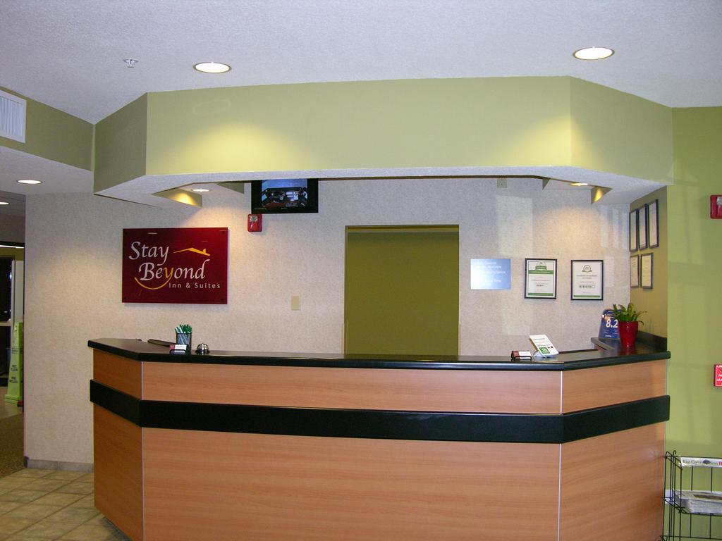 Stay Beyond Inn & Suites Елма Екстер'єр фото