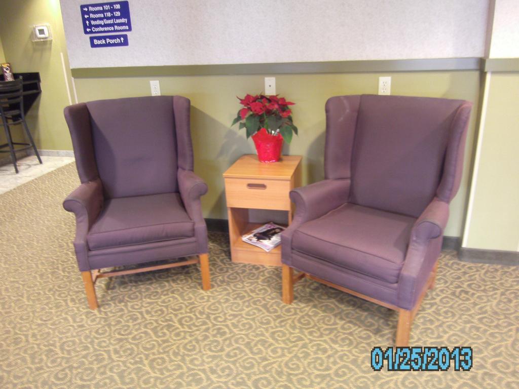 Stay Beyond Inn & Suites Елма Екстер'єр фото